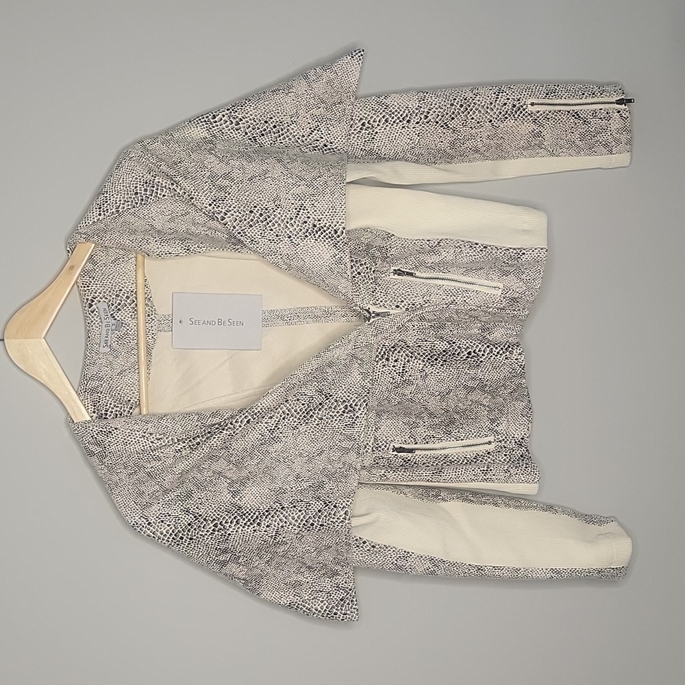 NWT See and Be Seen butter soft